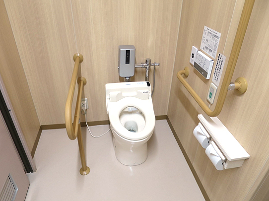 外来車イス用トイレを改修